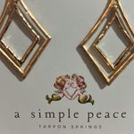 A Simple Peace Elegant Gold Geometric Pierced Earrings Photo 1