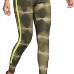 Nike NWT Women's  Dri-FIT One Luxe Mid-Rise Printed Training Leggings Photo 1