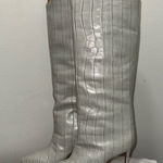 Schutz  Maryana crocodile-embossed leather knee-high boot in light grey 7B Photo 0