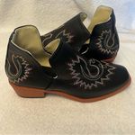 Western Cowgirl Ankle Booties | Embroidered Black Pull Photo 3