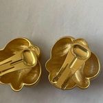 Kenneth Jay Lane Satin Gold Abstract Button Clip On Earrings Photo 5