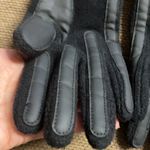 Isotoner  fleece gloves Photo 2