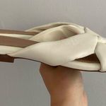 Nordstrom - NWT! Flat Leather Sandal in Off-White Cream - Size 8.5 Photo 4