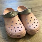 Crocs Very Rare Authentic New York Yankees  Light Pink Women’s Size 8/9 Photo 0