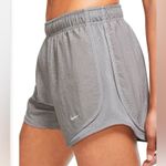 Nike Tempo Women’s SZ XS Athletic Shorts in Wolf Gray Photo 1