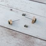 Vintage Stud Earrings Dainty Green & Gold Tone Diamond Shape Photo 3