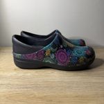 Crocs  Neria Pro II Clog Women Size 9 Paisley Floral Slip Resistant Work Shoe Photo 2