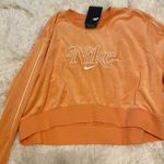 Nike vintage look sweater top. In color orange. Super cozy. Photo 0