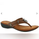 Minnetonka  Brown Women’s Silverthorne 360 Thong Memory Foam Leather Sandals-Sz 7 Photo 2