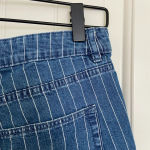 NWOT | Women’s regular waist striped denim shorts — size 4‎ Blue Photo 3