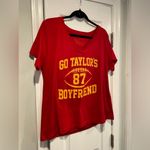 Go Taylor’s Boyfriend Size 2X KC Chiefs Travis Kelce Red V Neck Tee Shirt Photo 4