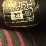 Kuru sneakers women’s size 10 Black Photo 5