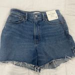 Abercrombie & Fitch Abercrombie The Mom Shorts 4’ High rise Curve Love  Photo 0