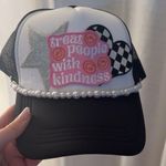 Custom trucker hat Multiple Photo 0