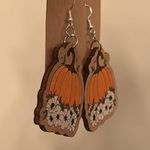 Handmade NWT  Wood Carved and Engraved Pumpkin Floral Fall Dangle Earrings Photo 4