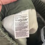 Old Navy  everyday chino olive green shorts size large Photo 3