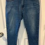Uniqlo  Slim Tapered Middle EZY Jeans Size Medium (waist 30-33) Photo 0