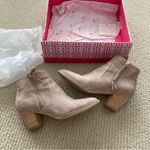 Elaine Turner  Sawyer Sand Suede Nude Heeled Booties Shoes Size 7 Side Zip EUC Photo 3