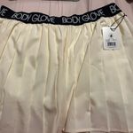 Body Glove NWT Pretty in Pleat  Cream Skirt Photo 2