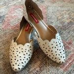 Unionbay off white women cutout flats sz 8 Photo 0