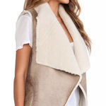 Bershka  Women’s Vintage Look Faux Fur Vest/Jacket Size Medium Photo 0