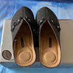 NWT GC Shoes
Women's Krista Perforated Flower Wedge
Mules Black Size 6.5 Photo 7