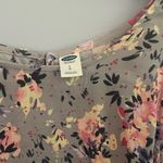 Old Navy Floral Print Sleeveless Top In size L. Photo 4