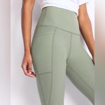 Beyond Yoga NWT  Out of Pocket High Waisted Midi Performance Legging light green Photo 2