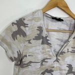 Sanctuary  White Tan Camo Print V-Neck Short Sleeve T-Shirt Women's Size Small S Photo 3