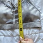 Nike  Womens Size Medium Gray Sports Bra Padded Racerback Activewear Yoga Gym Photo 3