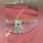 Alo Yoga  NWT Accolade Crew Neck Pullover Neon Bubblegum Size L SOLD OUT COLOR Photo 7