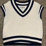 Loft  Sweater Vest V-Neck Size Small  Photo 0