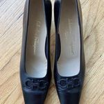 Salvatore Ferragamo  7 B black leather pumps metal logo Photo 0