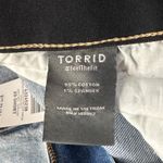 Torrid SZ 20S SHORT Hi-Rise Straight Classic Jeans Stretch Zip-Fly Light Wash Photo 6
