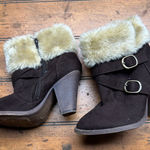 Dream out loud by Selena Gomez Dream Out Loud‎ by Selena Gomez furry boots heels Photo 0