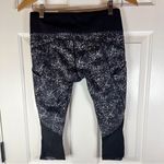 Lululemon Hop to It Crop Full on Luxtreme Size 6 Rocky Road Sand Dune Photo 3