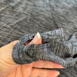 Lululemon  Long Sleeve V Neck Top Thumb Hole Heathered Gray AthleticSize 6‎ Photo 5