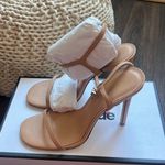 Venus Larroude  Heel Photo 2