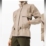 Lululemon NWT Caught in the Rain Jacket / Sandlot / 6 Photo 3