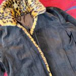 Cute y2k Black suede like jacket with cheetah print collar and cuffs
Women’s S Photo 1
