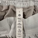 Lululemon Running Shorts Womens 4 White Lined Zip Pocket Mesh Athletic LW7ATJ Photo 5