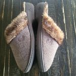 Isotoner  Slippers Women's Size 8.5 Photo 4