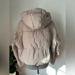 Forever 21 tan hooded puffer jacket. Photo 8