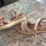 Toms Sandals  Women’s 8 Photo 1