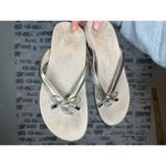Vionic  | women flip flop sandals with bows Photo 5