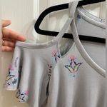 a.n.a . A New Approach Cold Shoulder Grey Floral Flowy Stretch Top EUC S or M Photo 2