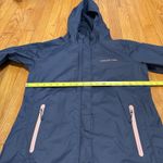 Vineyard Vines  Stow and Go Rain Jacket in Navy Blue with‎ Pink Trim Size XS Photo 6