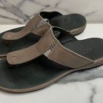 Keen Women's Brown Leather Outdoor Comfort Thong Flip Flops Sandals Sz 9 Photo 2