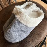 Isotoner Cozy Comfy  Slippers Gray House Shoes Womens 7.5 8 Photo 1