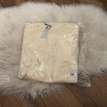 RUMORED Balance Crewneck In Coconut Cream White Photo 4